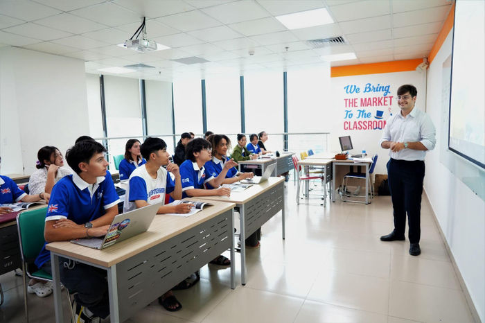 Môi trường học tập đa văn hóa tại Gloucestershire Vietnam