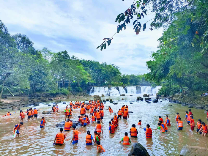 Thác Giang Điền: 'Tiên cảnh' Đồng Nai gọi mời, lễ hội bia EDM 'cực cháy' đón đại lễ 30/4! Ảnh 2