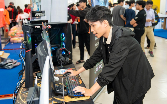 Không gian công nghệ tại HUTECH IT Open Day 2025 hút sinh viên tham quan, trải nghiệm Ảnh 2