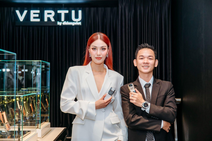 CEO Vertu Việt Nam và siêu mẫu Lan Khuê - đại sứ thương hiệu tại Việt Nam giai đoạn 2025 - 2026.