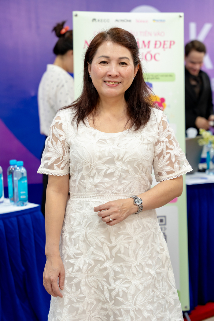 Bà Hồ Uyên Hương dành nhiều lời khen đến sinh viên HUTECH