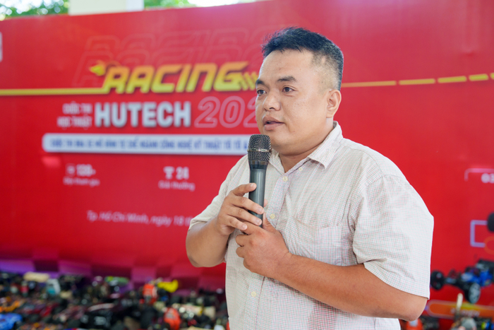 Ông Hoàng Phi Khanh đánh giá cao tinh thần cọ xát với thực tế tại cuộc thi của sinh viên