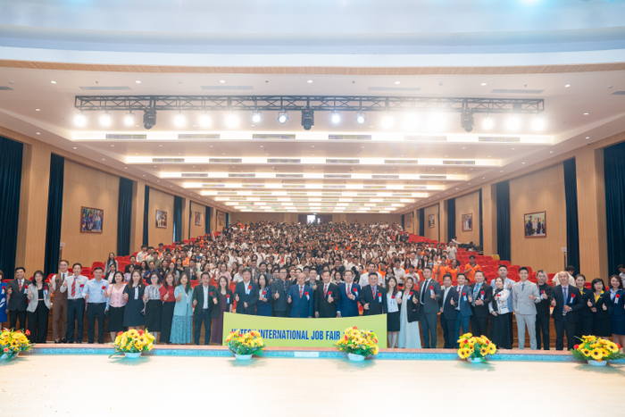 Lễ khai mạc sự kiện quy tụ nhiều khách mời, doanh nghiệp tham gia 