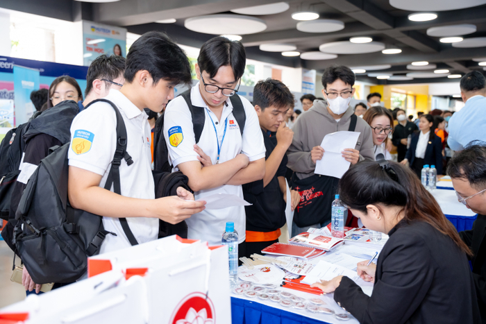 Sinh viên ứng tuyển tại các công ty quốc tế, chinh phục công việc yêu thích 