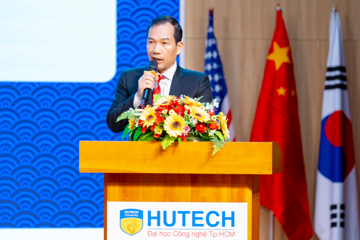 GS.TS. Lê Văn Cảnh nhấn mạnh mối quan hệ hợp tác giữa Nhà trường và doanh nghiệp