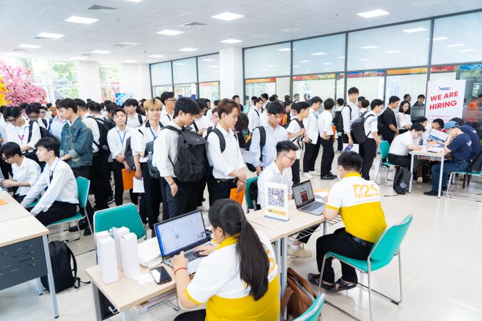 Chuỗi Ngày hội việc làm tại HUTECH tạo điều kiện để sinh viên tìm kiếm cơ hội việc làm ngay khi trên ghế Nhà trường