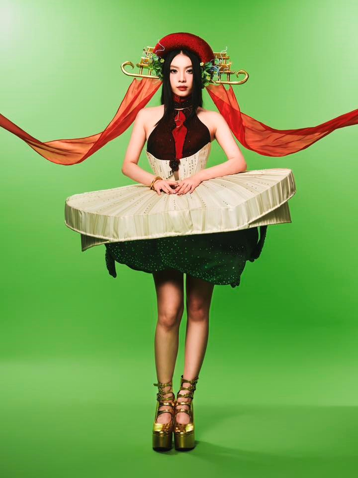 Ca sĩ MYLINA trình làng ca khúc mới 'Tóc Em Ướt Rồi' Ảnh 4