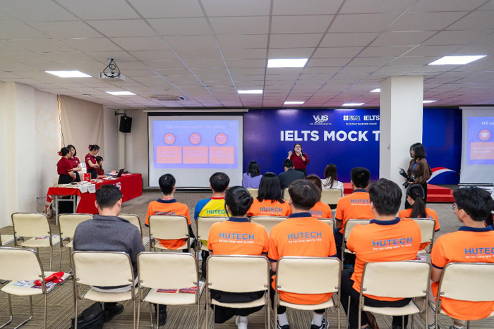 Company tour là hoạt động “thực tế hóa” kiến thức giảng đường cho các bạn trẻ