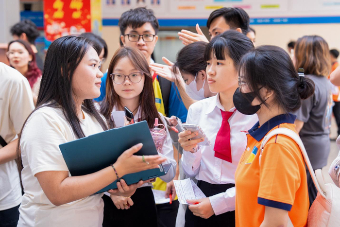 Nhiều cơ hội mới cho sinh viên HUTECH mở ra từ những lần giao lưu cùng bè bạn quốc tế