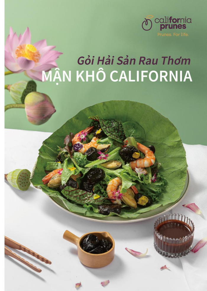 Salad Hải Sản với Rau Thơm và Mận Khô California