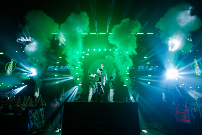 Isaac, LyLy cùng loạt nghệ sĩ đình đám “đốt cháy” sân khấu “Why Not! Chơi Phải Tới” bằng loạt hit triệu view.