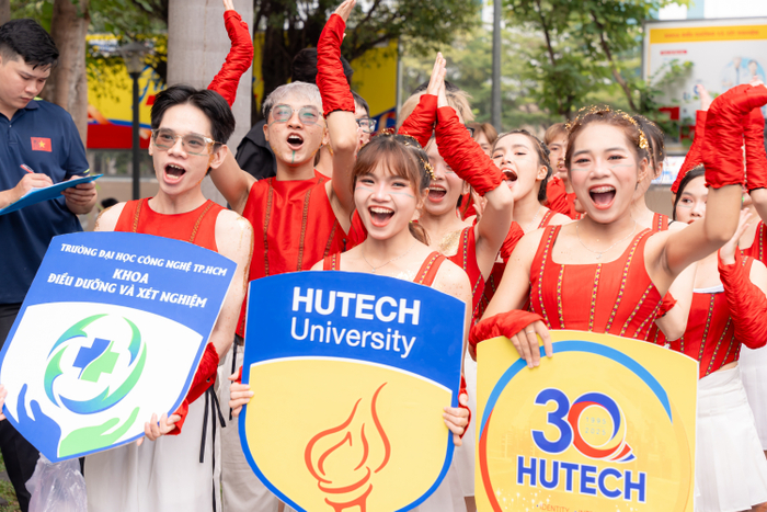 Sinh viên HUTECH được học trong môi trường năng động nhiều cơ hội phát triển bản thân