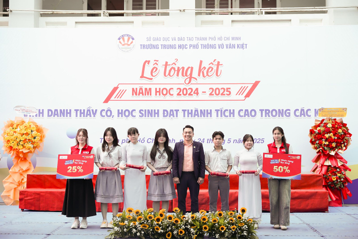 Chương trình trao học bổng trực tiếp đã được UEF triển khai tại 190 trường THPT