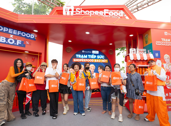 Còn gì thích bằng khi vừa được đu idol, lại vừa được ShopeeFood tiếp sức để quẩy hết mình