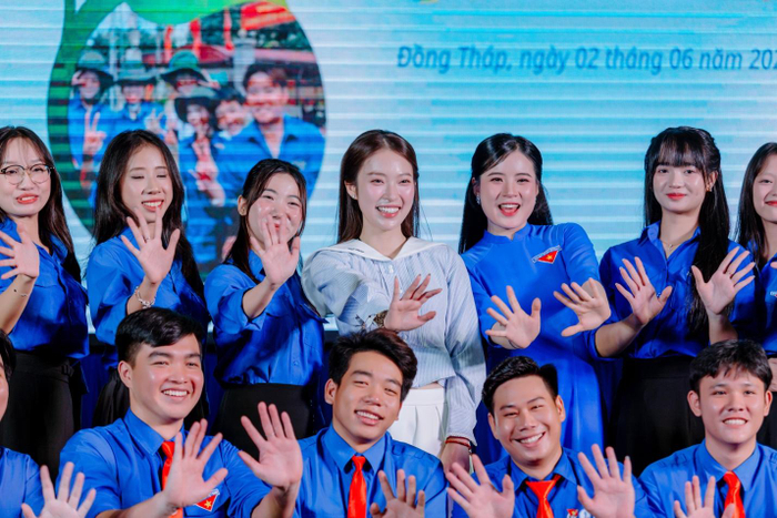 MC Khánh Vy góp mặt trong buổi lễ ra quân tại để cùng lan tỏa và chia sẻ thông điệp ý nghĩa của chương trình đến với các tình nguyện viên.