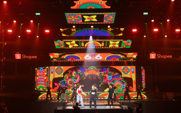 Sân khấu được đầu tư khủng của Sao Live Đỉnh Chóp với sự xuất hiện của nhiều cái tên nức tiếng