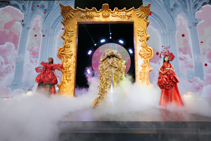 NTK Thanh Hương Bùi mang đến show diễn mãn nhãn và nhiều cảm xúc tại AVIFW 2025