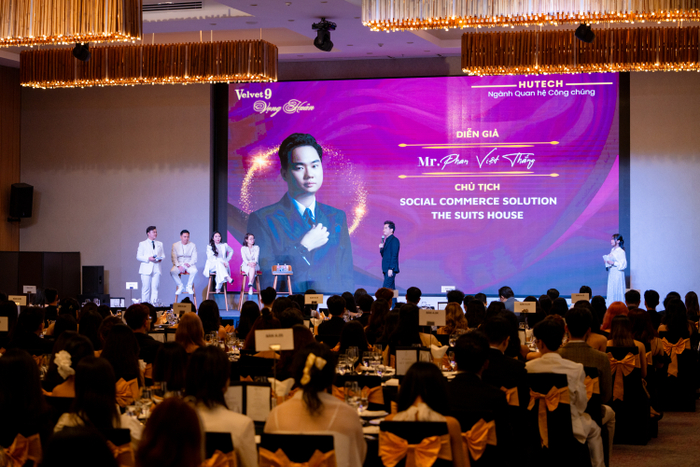 “VELVET9: Vọng Huân” tạo dấu ấn đặc sắc khi kết hợp talkshow chuyên môn cùng dạ tiệc sang trọng