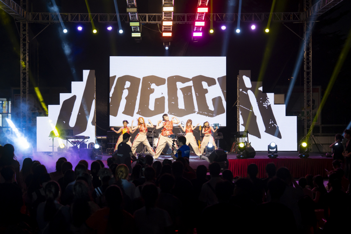 Đêm nhạc “Sắc Sol” gây ấn tượng mạnh bởi sân khấu hoành tráng và các tiết mục mãn nhãn