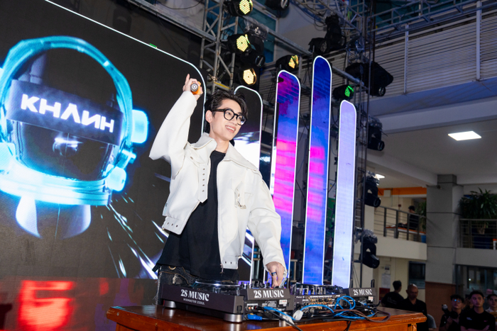 Phần trình diễn của VSOUL và Khánh (K-ICM) thổi bùng không khí đêm nhạc