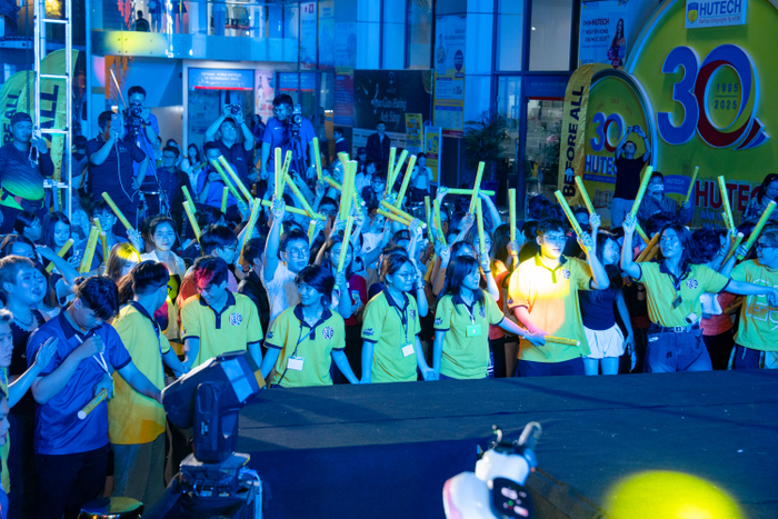 Sóng 2025 do sinh viên HUTECH đảm nhận toàn bộ khâu tổ chức