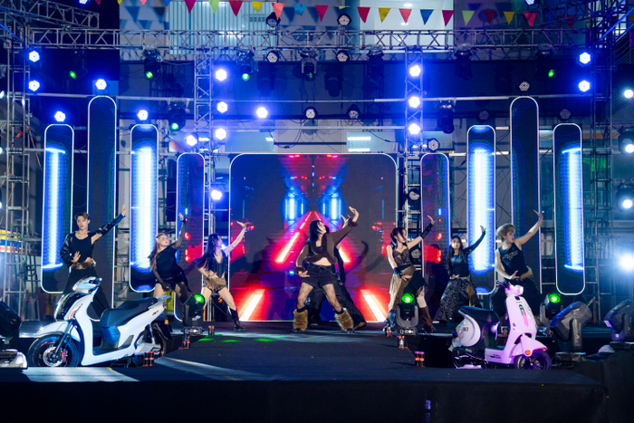 Khánh (K-ICM), rapper VSOUL khuấy đảo đêm nhạc Sóng 2025 tại HUTECH Ảnh 2