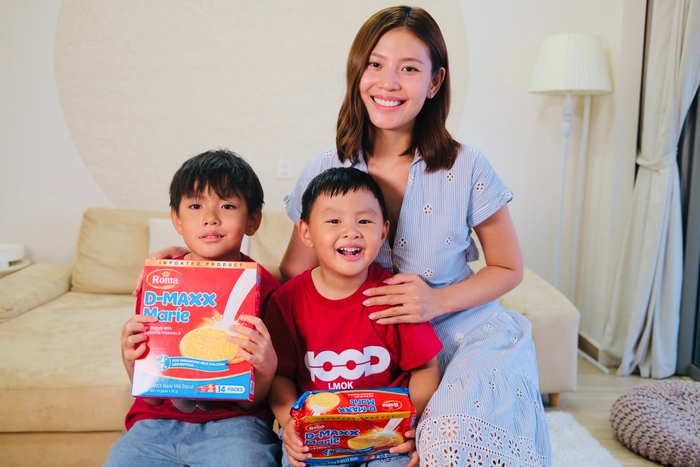 Bánh quy sữa luôn nằm trong checklist của gia đình người đẹp từ bữa sáng đến những ngày đi picnic. 