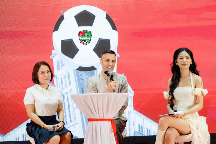 Dimitar Berbatov Tái Ngộ Fan Việt tại sự kiện “Together We Rise” Ảnh 1