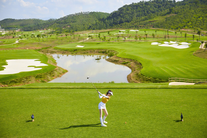 Văn Lang Empire T&T Golf Club sân golf đạt chuẩn “Wold- Class”