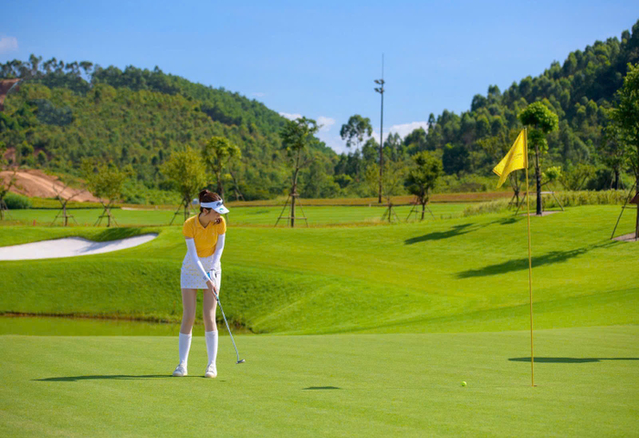 Đại sứ thương hiệu trải nghiệm Văn Lang Empire T&T Golf Club 