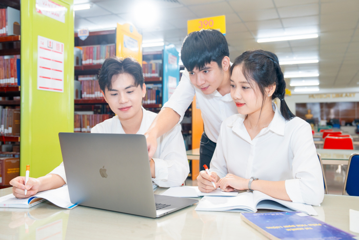 Chương trình từ xa tại HUTECH thu hút nhiều người chọn học