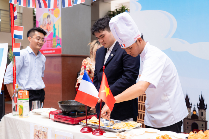 Sinh viên mang đến nhiều món ăn đặc trưng của các dân tộc trên thế giới