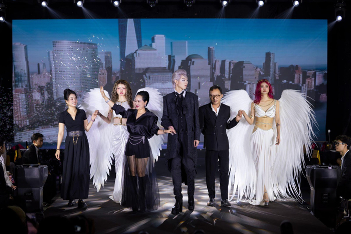 Nhóm trình diễn của chuyên gia Huyền Hương.