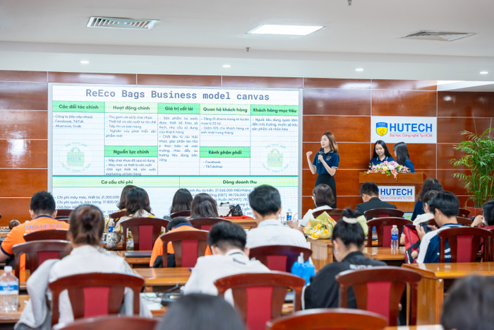 Sinh viên tự tin trình bày dự án khởi nghiệp ngay khi còn ngồi trên ghế Nhà trường