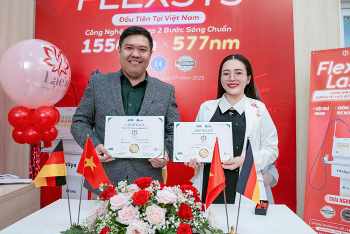 Hình ảnh trang trọng trong lễ ký kết hợp tác giữa 2 đơn vị