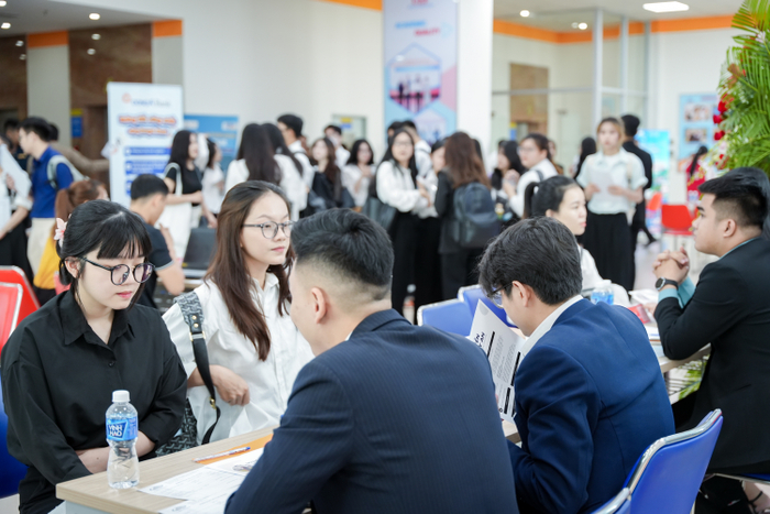 Cơ hội việc làm rộng mở cho sinh viên ngay khi còn trên ghế nhà trường