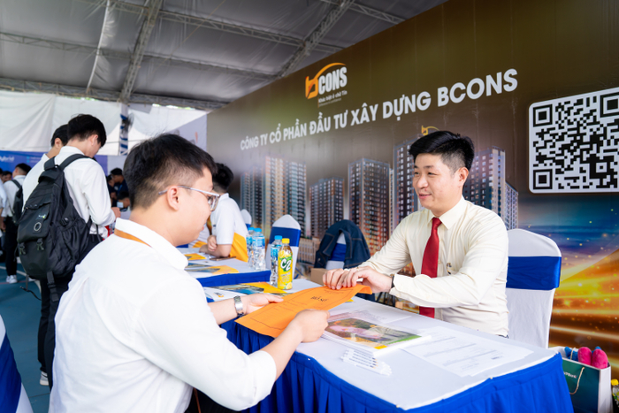 Sinh viên HUTECH tự tin phỏng vấn cùng nhà tuyển dụng