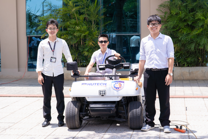Xe điện mui trần do sinh viên chế tạo gây sốt tại HUTECH TECHSHOW 2025 Ảnh 4