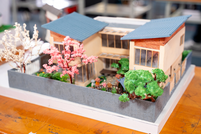 Nhiều đồ án ở các lĩnh vực kỹ thuật, công nghệ, kiến trúc, nội thất, thời trang, xây dựng cũng gây ấn tượng mạnh