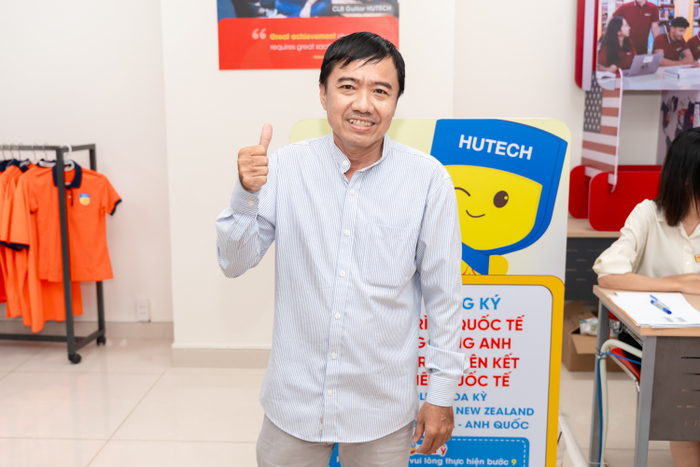 Ông Võ Thanh Hùng an tâm cho con theo học tại HUTECH từ sự đồng hành tận tâm ngay những ngày đầu tiên của đội ngũ hỗ trợ