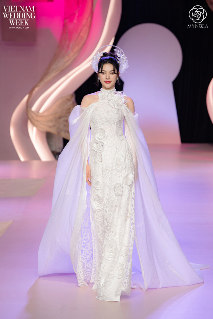 Từng bước chuyển mình trong những thiết kế áo dài cách tân hiện đại.