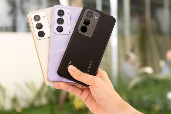 Không chỉ đơn thuần là một chiếc điện thoại giá rẻ, Redmi 15 chứng minh rằng smartphone phổ thông vẫn có thể toàn diện, bền bỉ và sáng tạo. Đây là lý do thiết bị được xem là một trong những smartphone phổ thông ấn tượng nhất hiện nay.