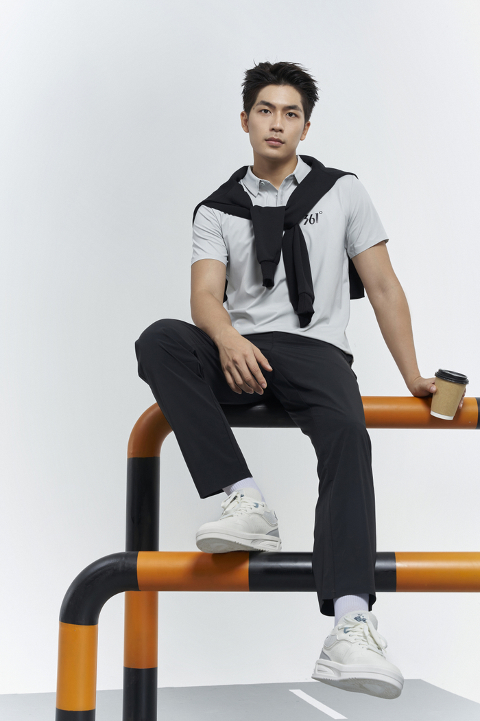 +1 độ thoải mái cho outfit check của Quốc Anh