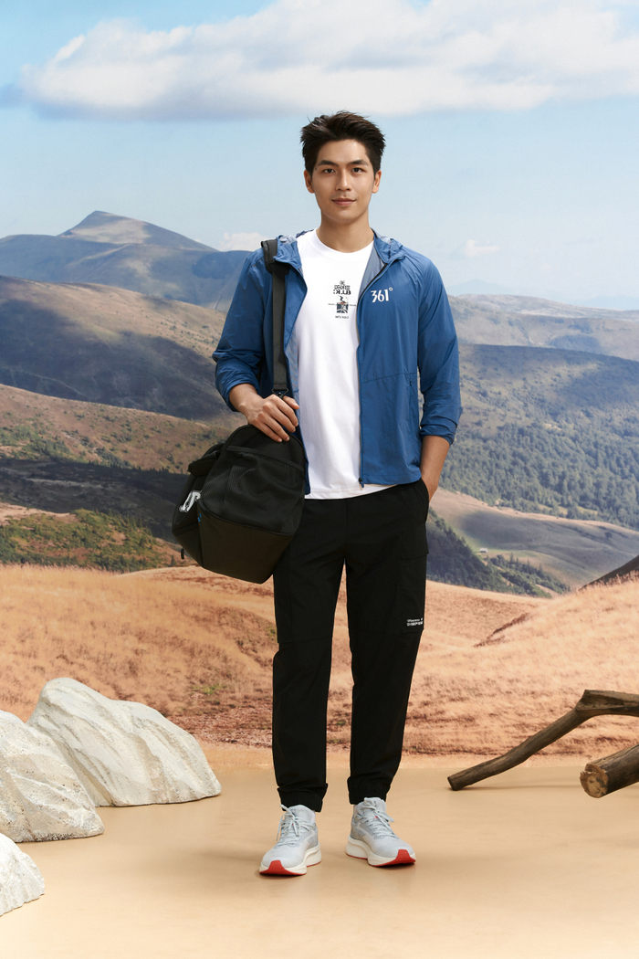 Hotboy Quốc Anh năng động, trẻ trung trong OOTD