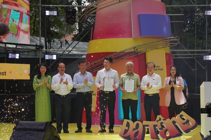 Lễ ký kết bản ghi nhớ hợp tác giữa Trung tâm Bảo vệ Bản quyền Việt Nam, thuộc Cục Bản quyền tác giả, Bộ Văn hoá Thể thao và Du lịch với TikTok. Ảnh: Hepmil