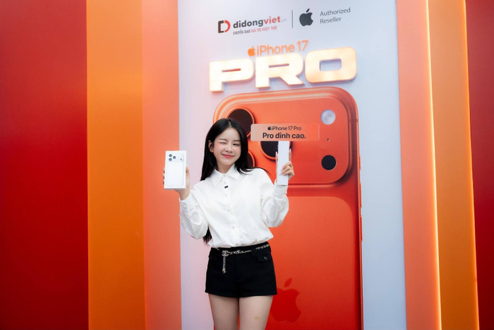 DJ Mie là một trong những nghệ sĩ “đập hộp” iPhone 17 Pro Max sớm nhất Việt Nam.