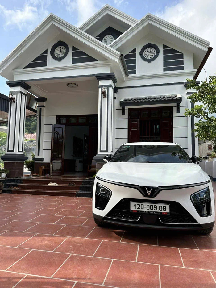 Chiếc VF 7 cùng anh Hợp rong ruổi trên nhiều cung đường dài