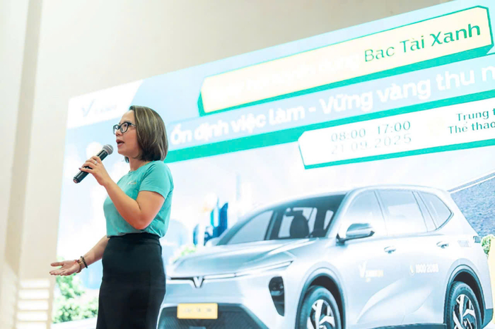 Bà Nguyễn Ngọc Thúy Linh phát biểu tại Ngày hội Bác Tài Xanh