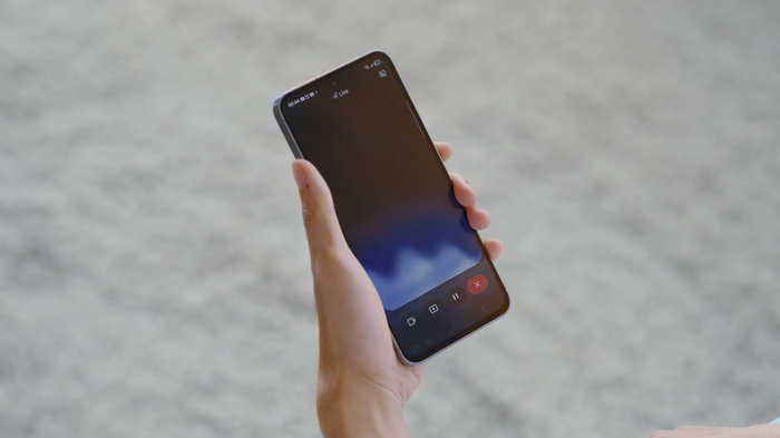 Chỉ một phím bấm trên Galaxy A56 5G là HIEUTHUHAI đã triệu hồi ngay được Gemini Live