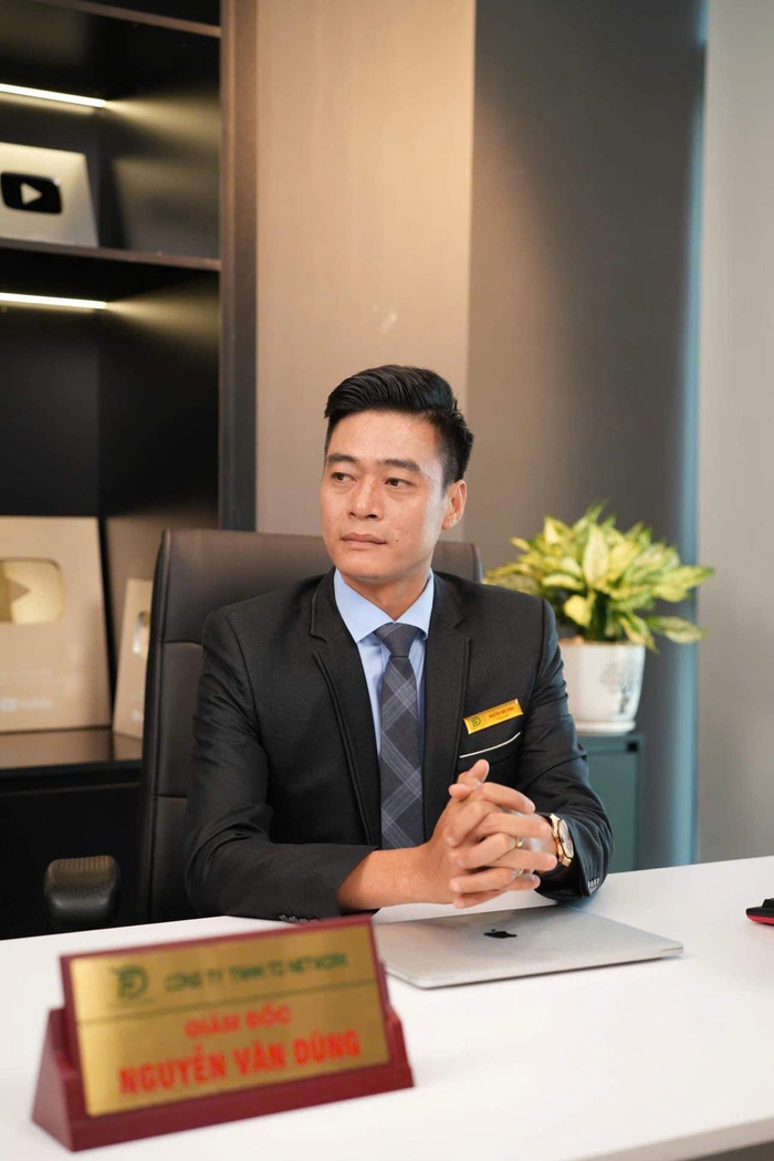 CEO Nguyễn Văn Dũng đồng hành cùng nghệ sĩ trong việc xây dựng và phát triển sản phẩm âm nhạc bền vững.